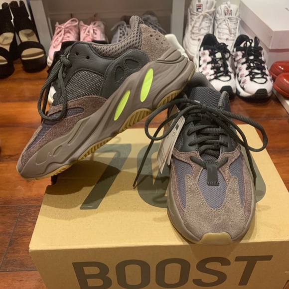 yeezy waverunner mauve